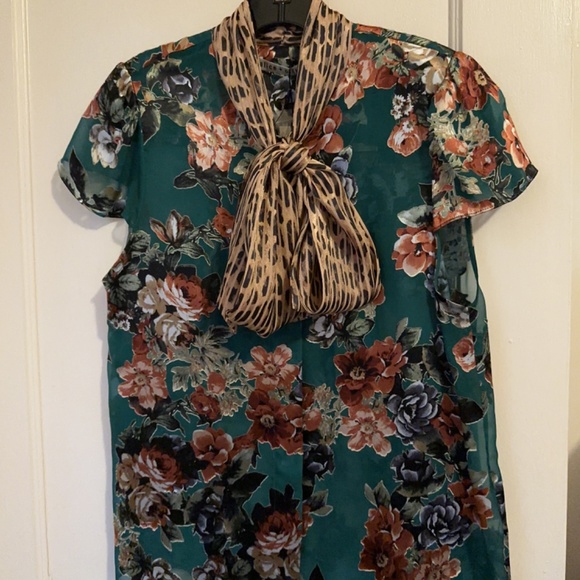 Alice + Olivia Jeannie Tie-Neck Leopard & Floral Blouse M NWT - Picture 5 of 7